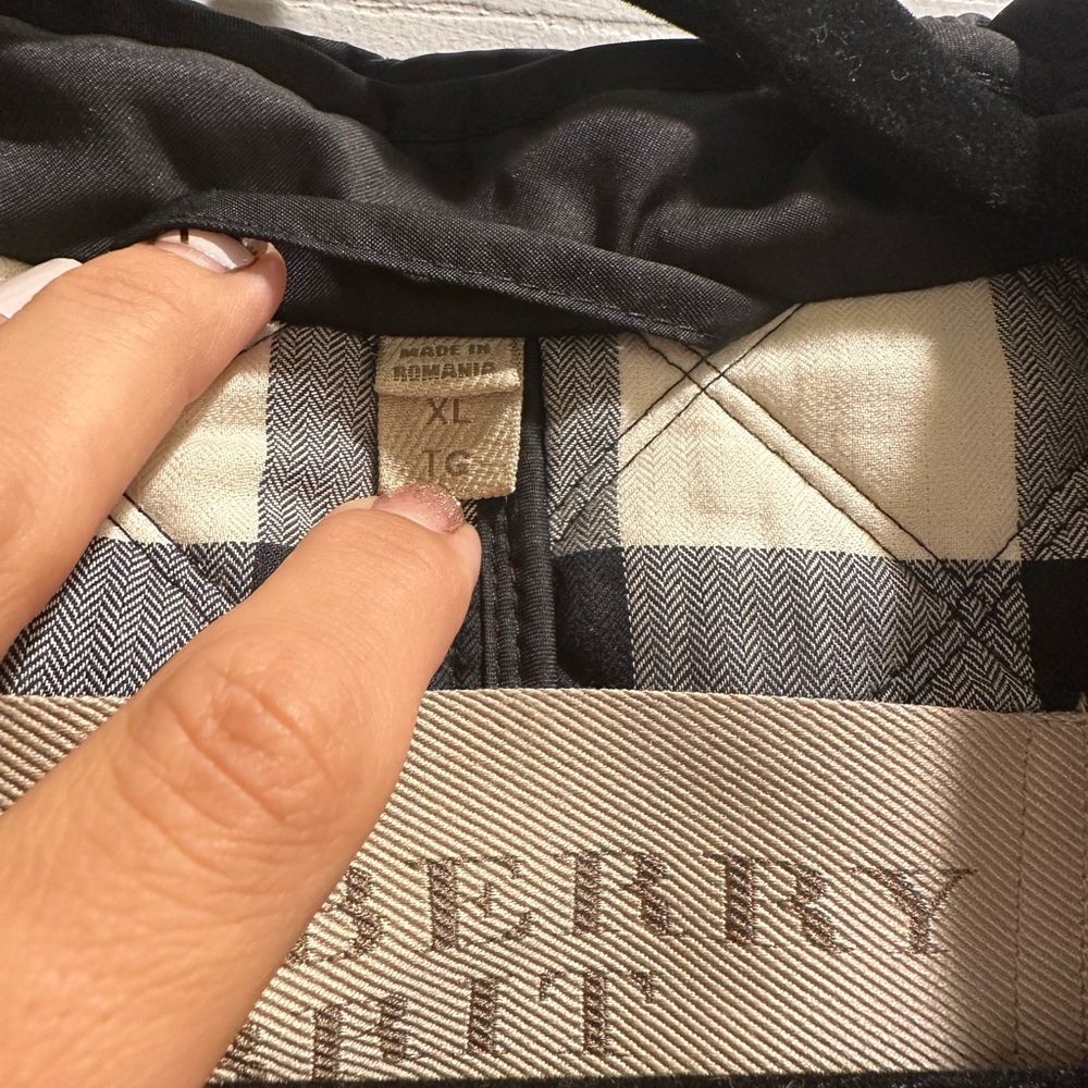 Burberry Black Quilted Hooded Puffer Jacket - Picture 4 of 4